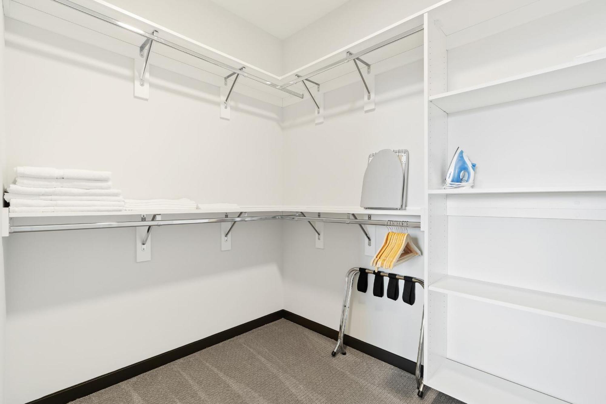 Cozysuites On Mass With Garage Parking #4 Indianapolis Esterno foto